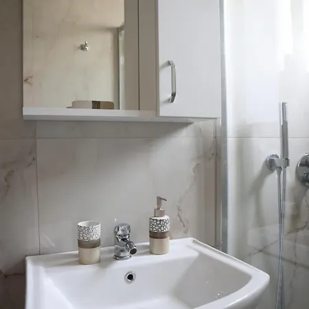 Azure Apartment *